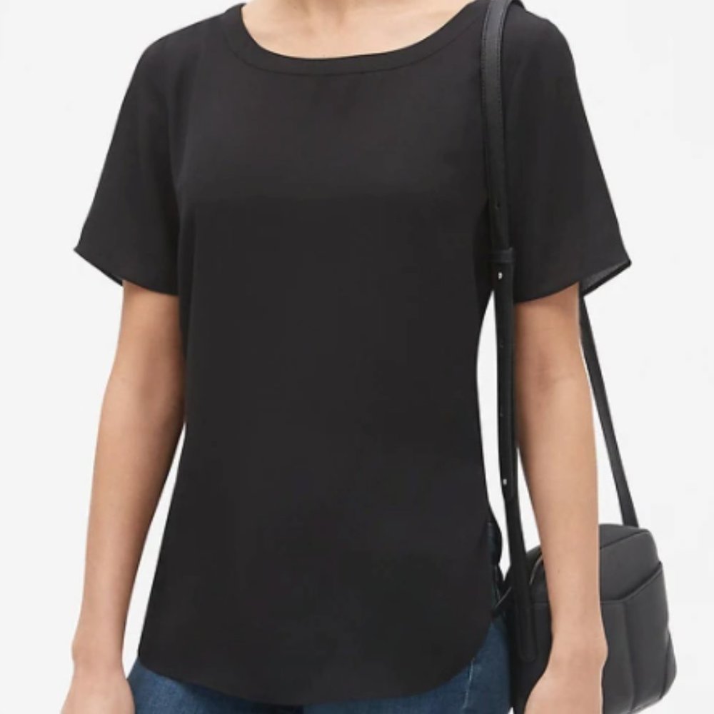 Banana Republic Hi-Low Hem Crew Neck Top